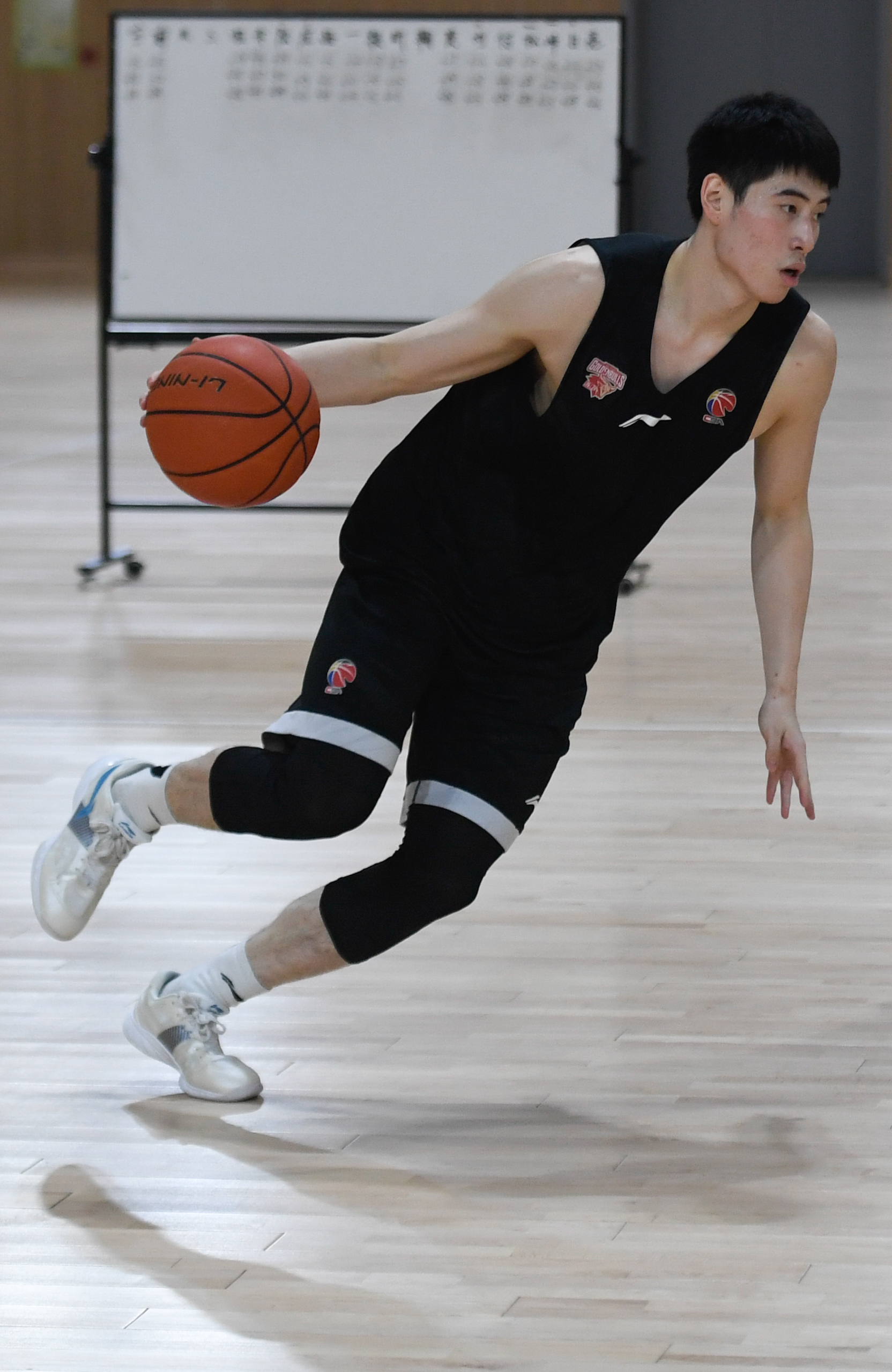 浙江队训练开放日，赛前再遭质疑引欢呼，欧联在即，年轻球员得到机会的简单介绍